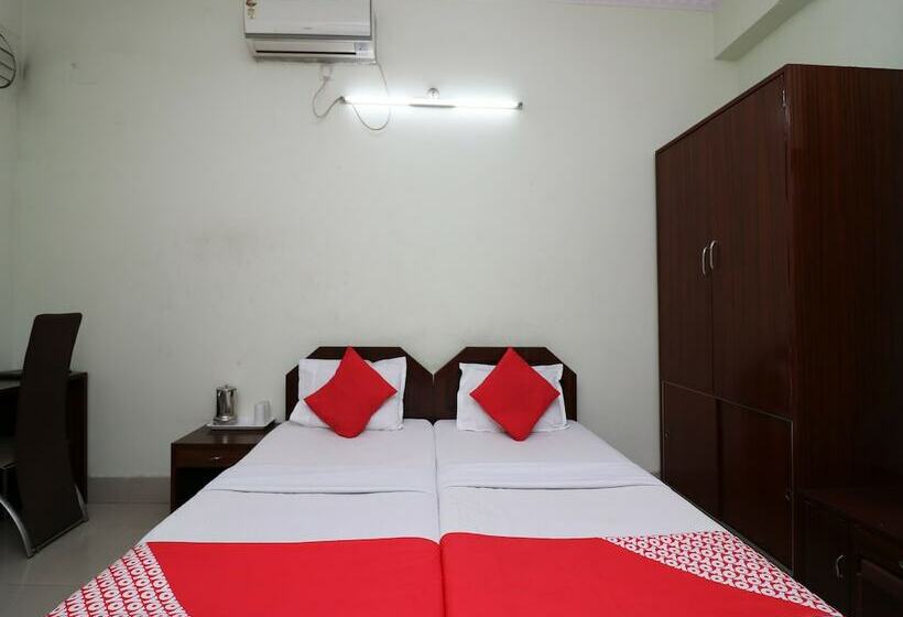 هتل Oyo 27644 Cozycom