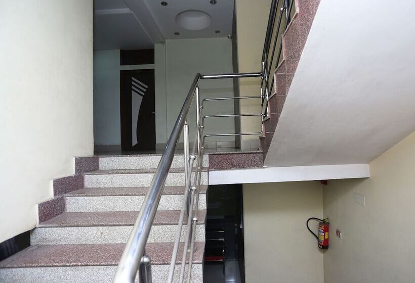 هتل Oyo 27644 Cozycom