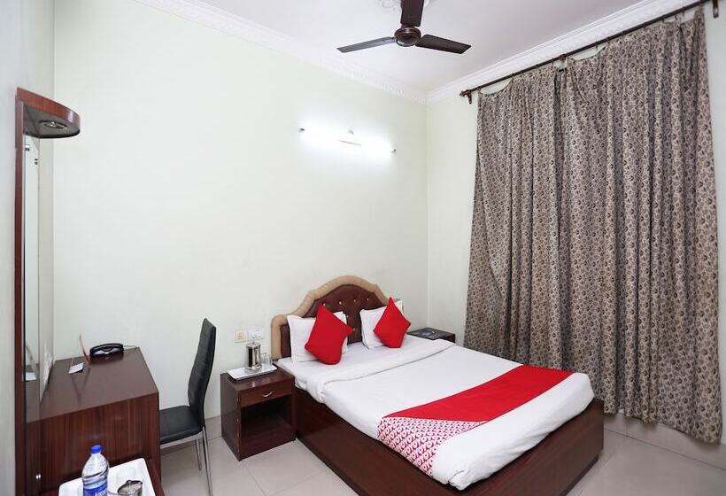 هتل Oyo 27644 Cozycom