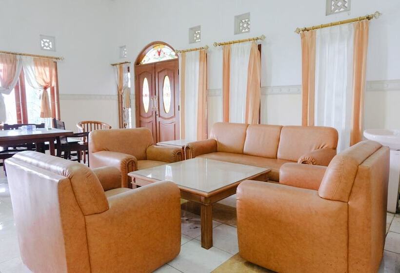 Отель Oyo 538 Villa Handayani Syariah