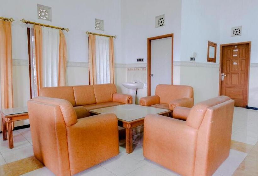 Отель Oyo 538 Villa Handayani Syariah