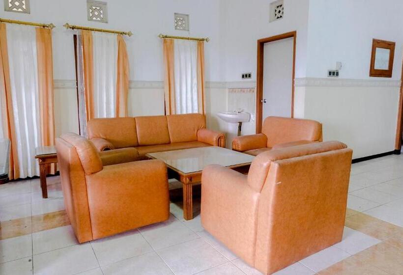 Отель Oyo 538 Villa Handayani Syariah