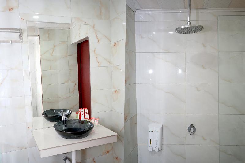 Отель Oyo 633 Ren Z