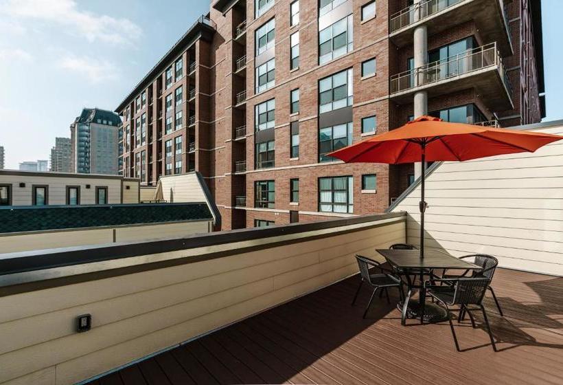 בית מלון כפרי The Guild Uptown | Mckinney Ave