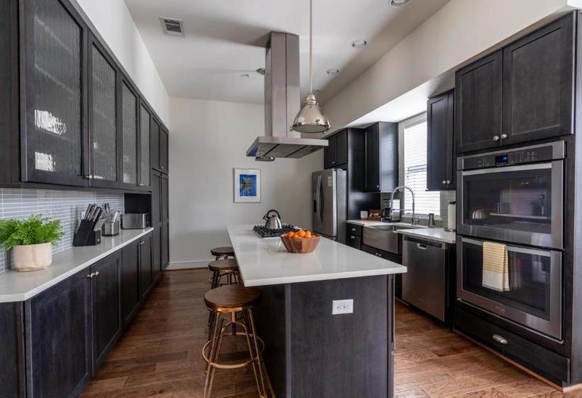 בית מלון כפרי The Guild Uptown | Mckinney Ave