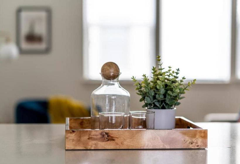 בית מלון כפרי The Guild Uptown | Mckinney Ave