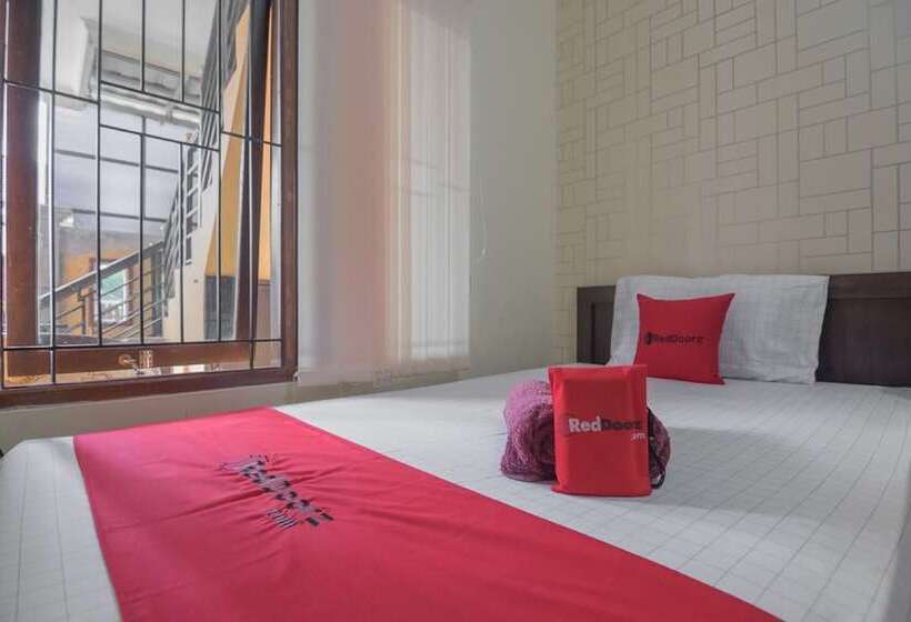 Пансион Reddoorz Near Sepinggan Airport Balikpapan 2