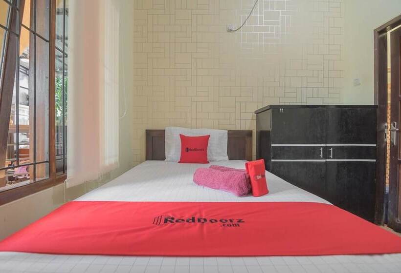 Пансион Reddoorz Near Sepinggan Airport Balikpapan 2