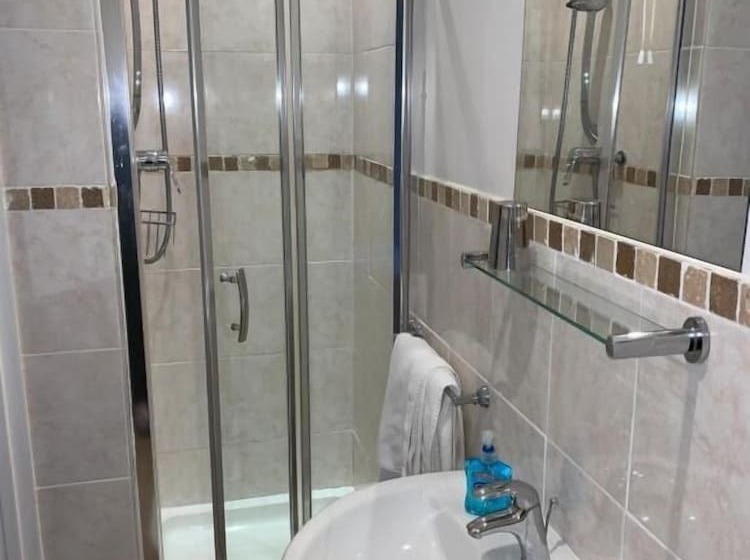 פנסיון Rivendell Guest House