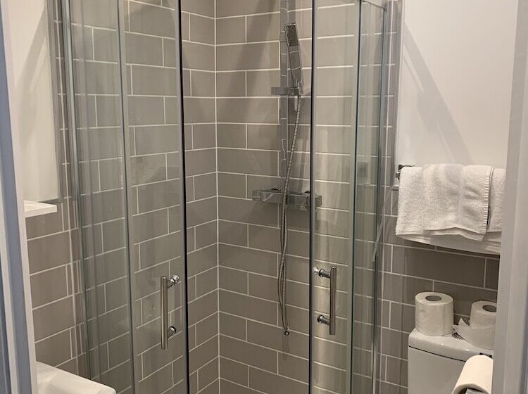 פנסיון Rivendell Guest House