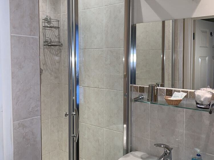 פנסיון Rivendell Guest House