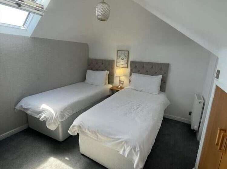 פנסיון Rivendell Guest House