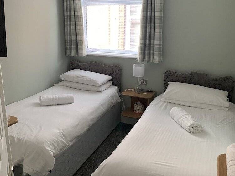 פנסיון Rivendell Guest House