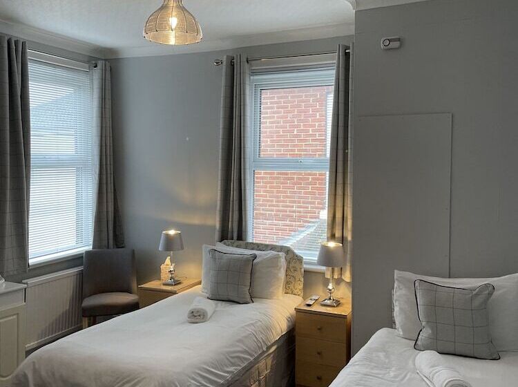 פנסיון Rivendell Guest House