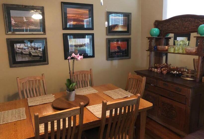 Whooping Crane Manor B & B