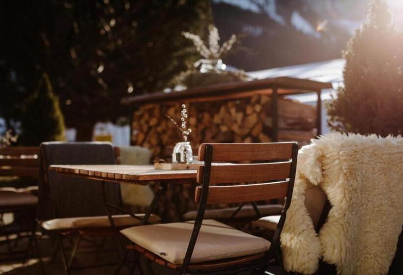 住宿加早餐  Wildstrubel Lodge