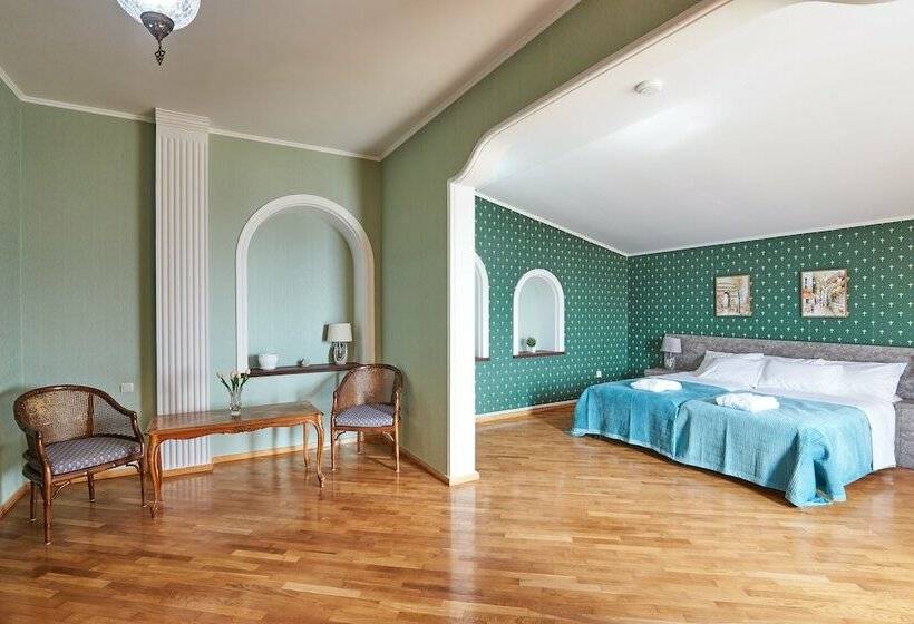 هتل Antique Resorts