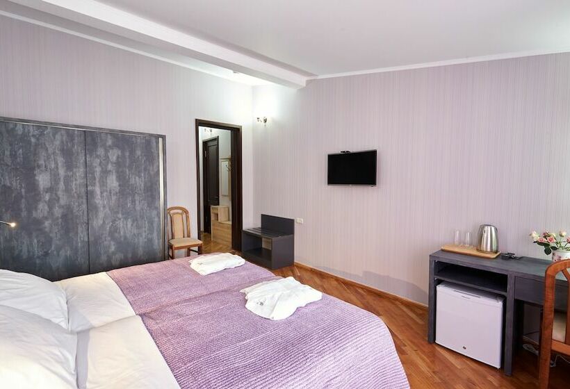 هتل Antique Resorts