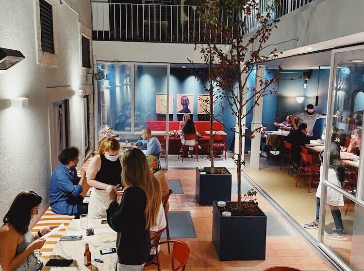 هتل Esqina Cosmopolitan Lodge