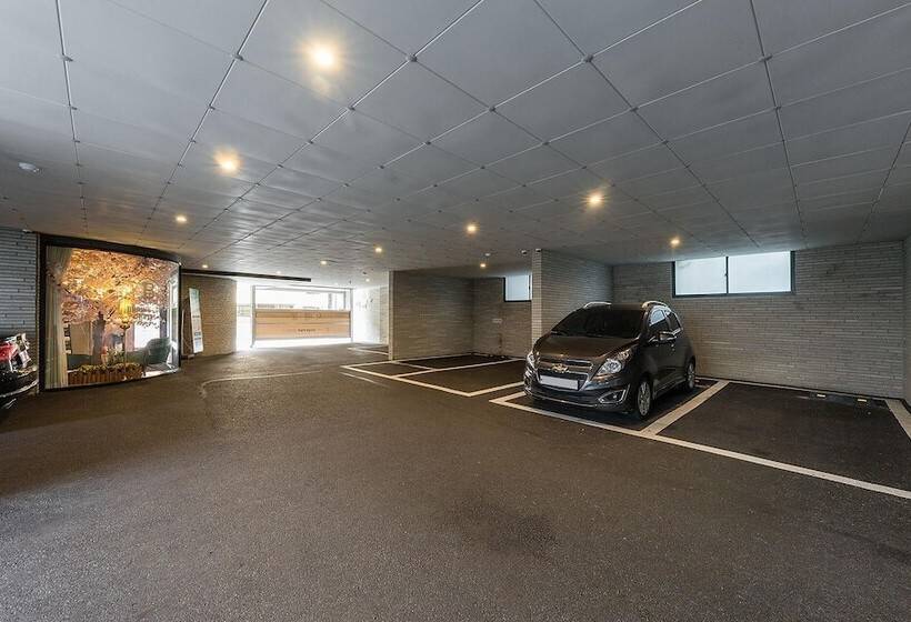 בית מלון כפרי Gimhae Samgye Brown Dot