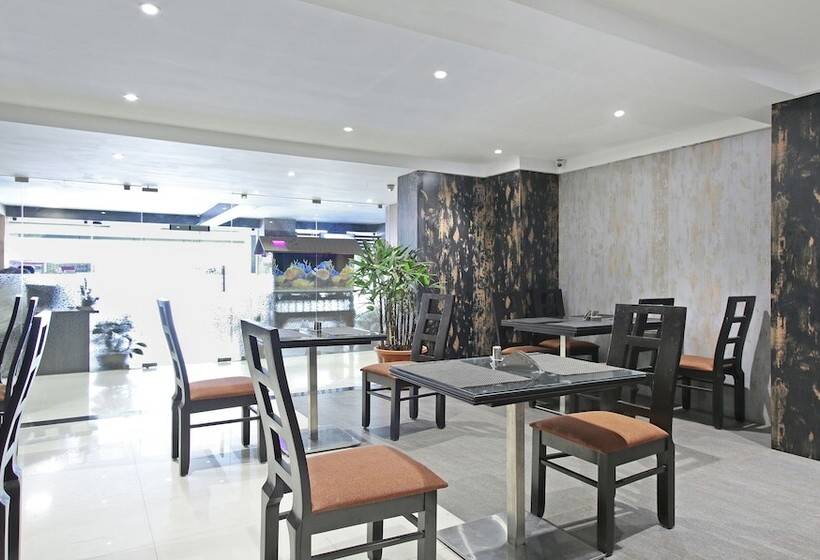 Itsy Hotels Jansi Residency