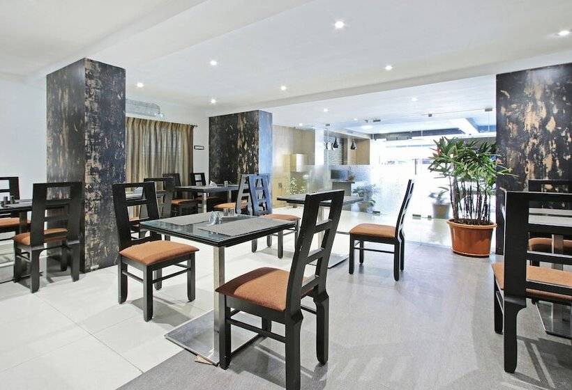 Itsy Hotels Jansi Residency