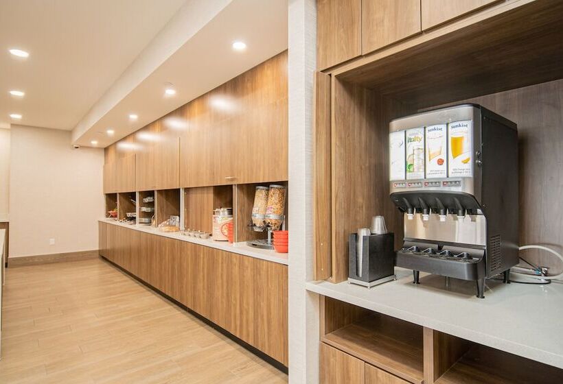 فندق Towneplace Suites By Marriott Brantford And Conference Centre