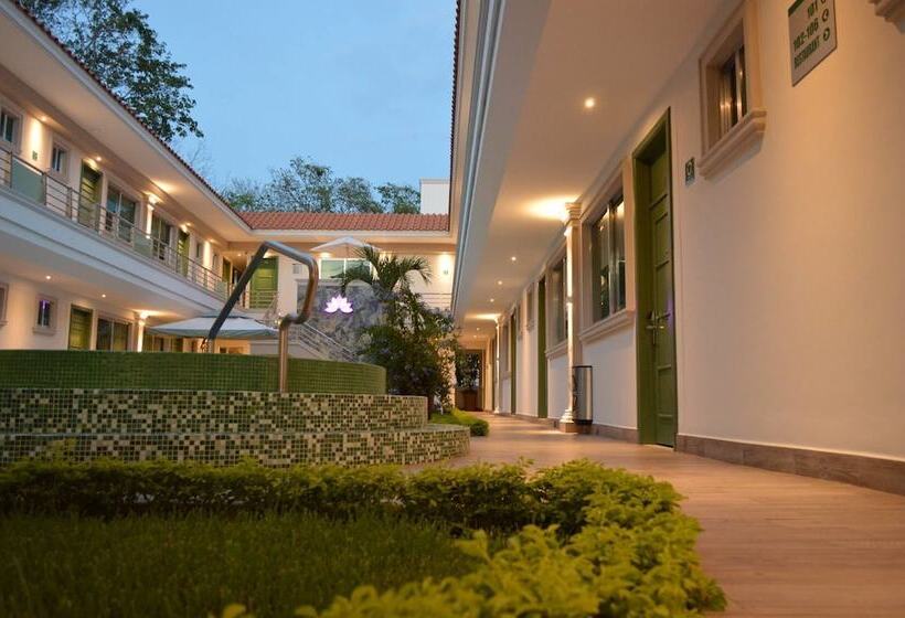 호텔 Villa Magna Poza Rica