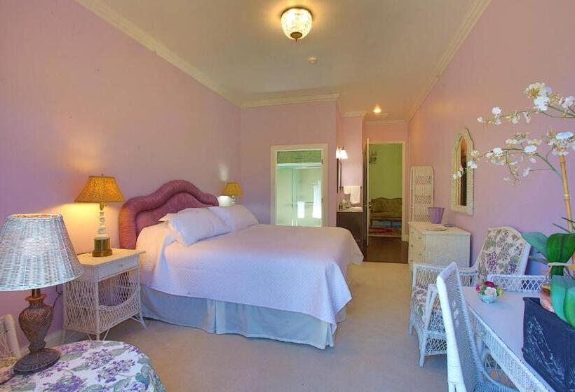 ベッドアンドブレックファースト Inntiquity, A Country Inn