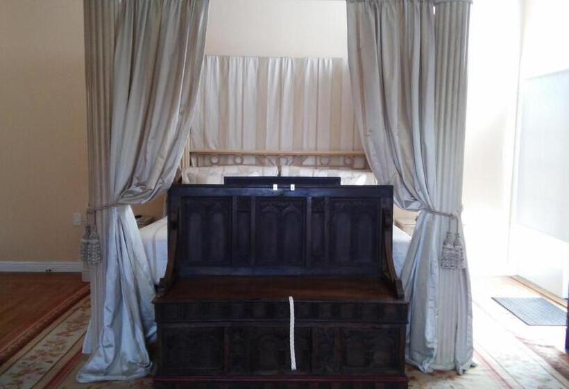 مبيت وإفطار Inntiquity, A Country Inn