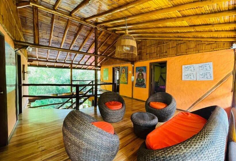 هتل Cabañas Bambu Mindo