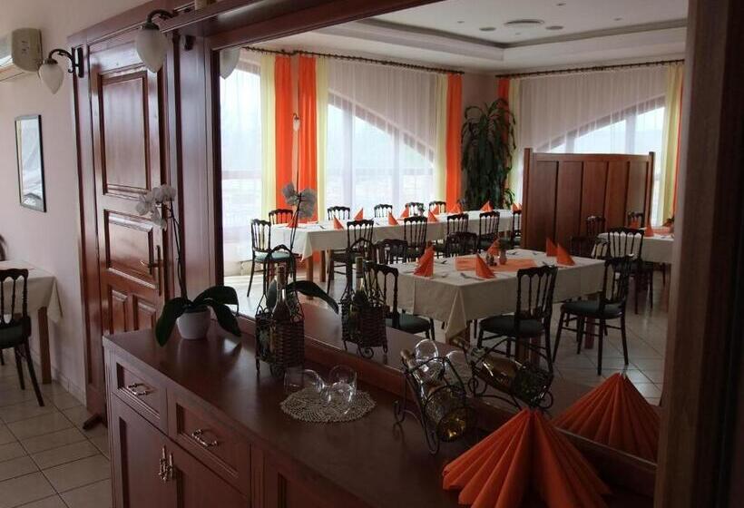 בית מלון כפרי Hunor