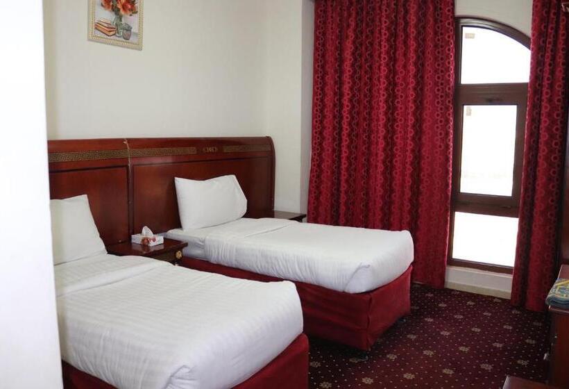 Отель Karam Taibah Almasi