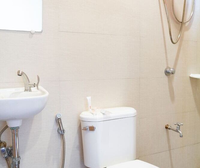 בית מלון כפרי Oyo 153 Monclaire Suites