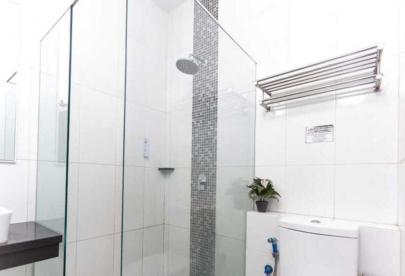 ペンション Reddoorz Plus @ Idjen Boulevard Malang