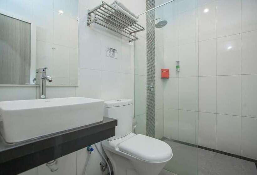 ペンション Reddoorz Plus @ Idjen Boulevard Malang