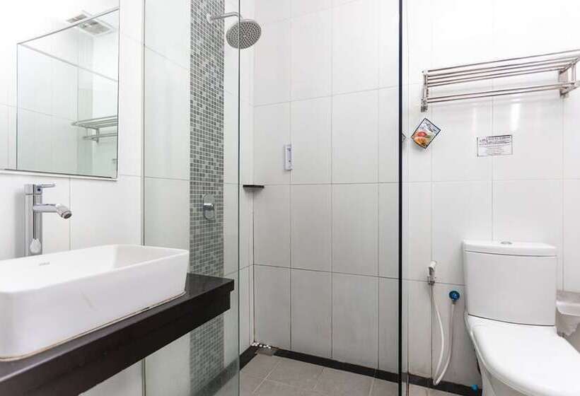 ペンション Reddoorz Plus @ Idjen Boulevard Malang