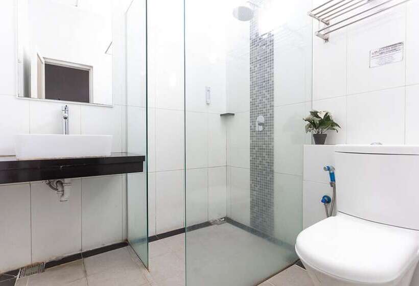 ペンション Reddoorz Plus @ Idjen Boulevard Malang