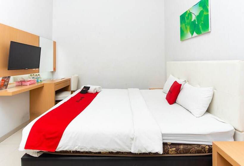 ペンション Reddoorz Plus @ Idjen Boulevard Malang