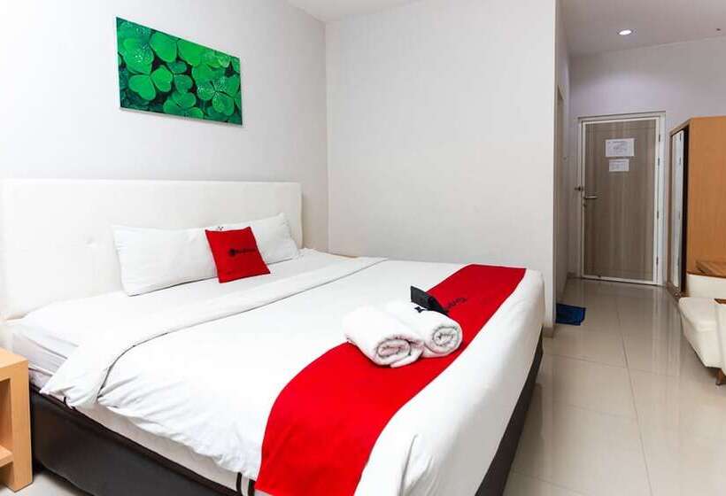 ペンション Reddoorz Plus @ Idjen Boulevard Malang