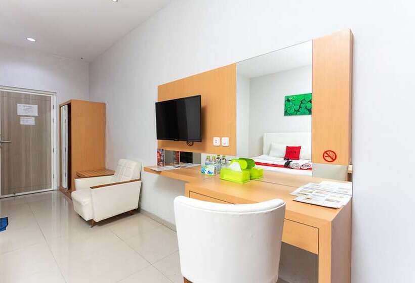 ペンション Reddoorz Plus @ Idjen Boulevard Malang