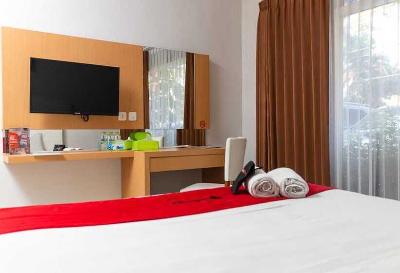 ペンション Reddoorz Plus @ Idjen Boulevard Malang