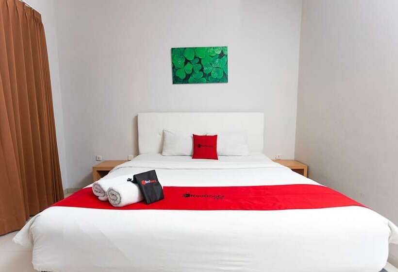 ペンション Reddoorz Plus @ Idjen Boulevard Malang