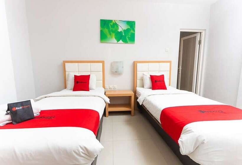 ペンション Reddoorz Plus @ Idjen Boulevard Malang
