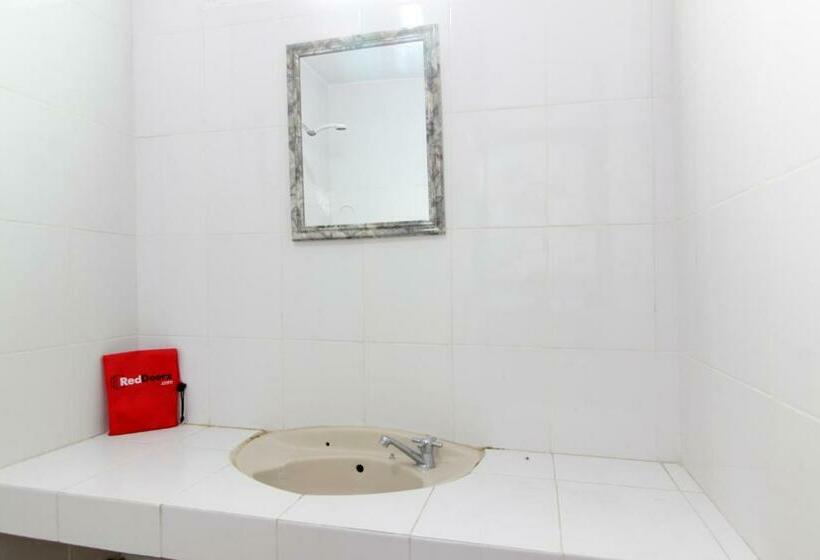 Пансион Reddoorz Syariah At Kebun Raya Yogyakarta