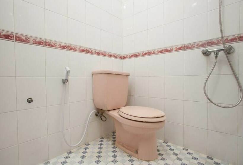 Пансион Reddoorz Syariah @ Janti Malang