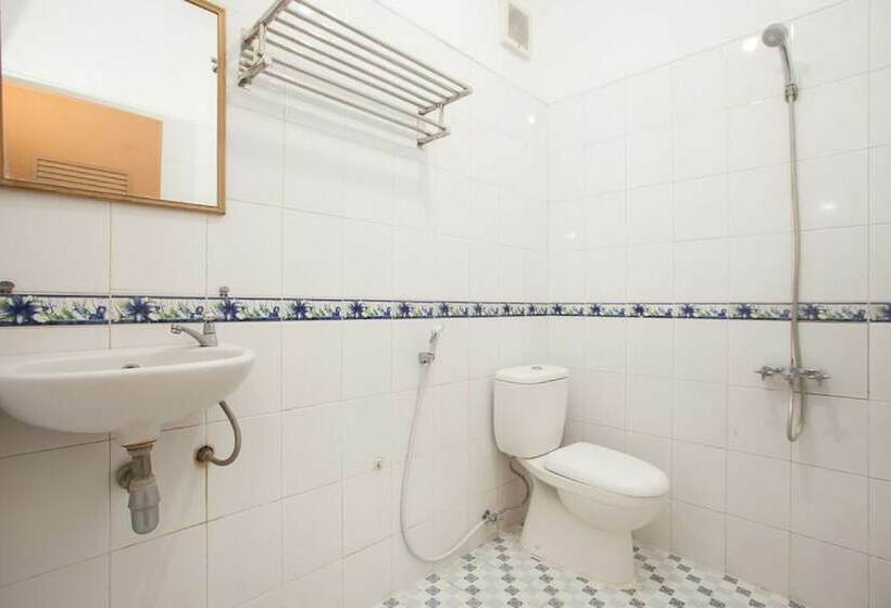 Пансион Reddoorz Syariah @ Janti Malang