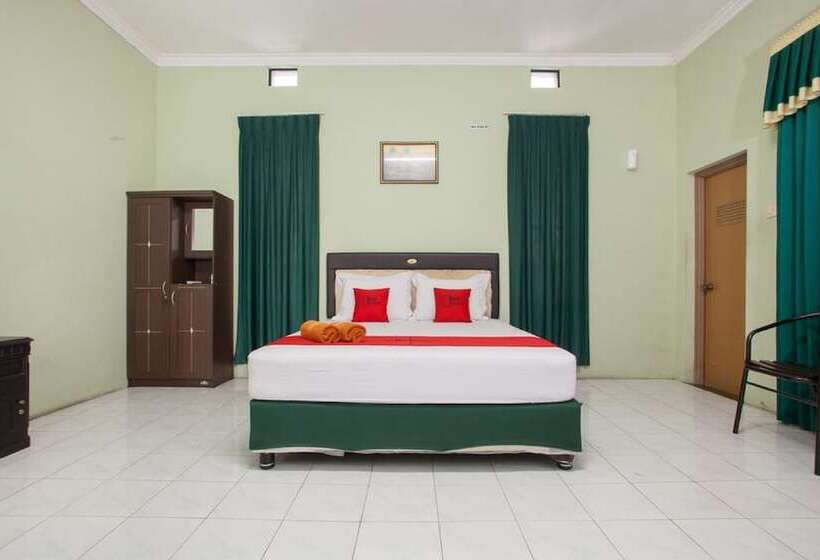 Пансион Reddoorz Syariah @ Janti Malang