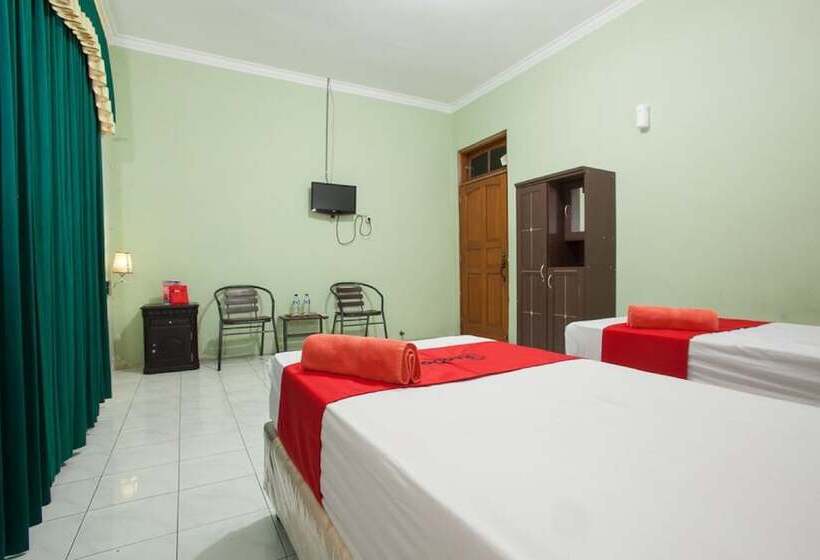 Пансион Reddoorz Syariah @ Janti Malang