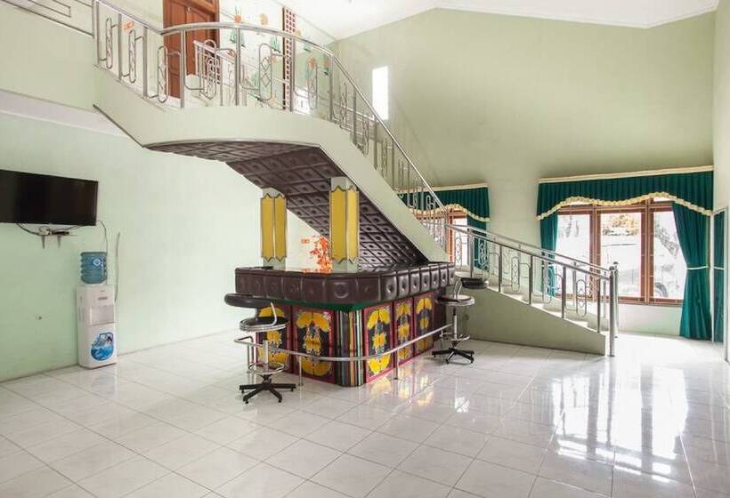 Пансион Reddoorz Syariah @ Janti Malang